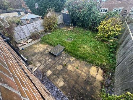 Barrington Parade, Gomersal, Cleckheaton, BD19 - Photo 2