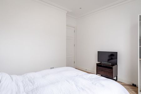 2 Bed Flat, Bolingbroke Road, W14 - Photo 4