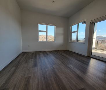 Top Floor Upscale 1 Bedroom + Den Near Downtown - Photo 2