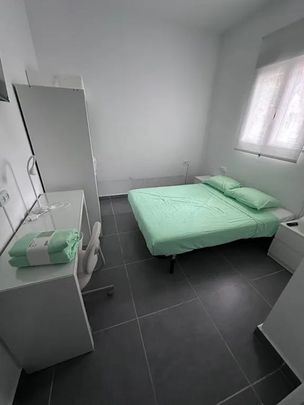 Avinguda de lOnze de Setembre, El Prat de Llobregat, Catalonia 08820 - Photo 1