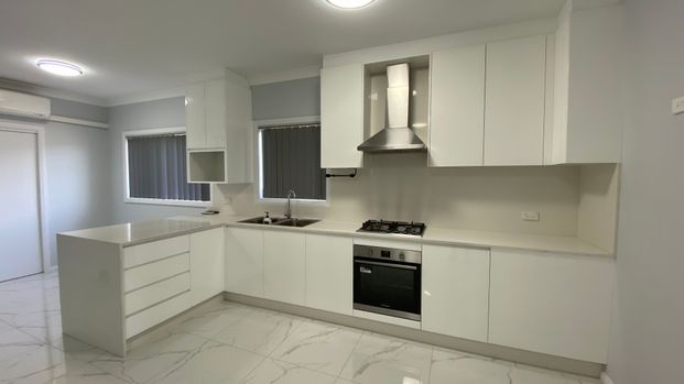 Street Facing Granny Flat with Parking - Photo 1