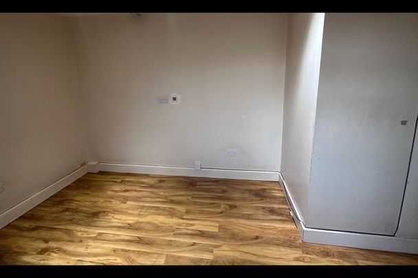 2 Bed Maisonette, Lancelot Road, HA0 - Photo 1
