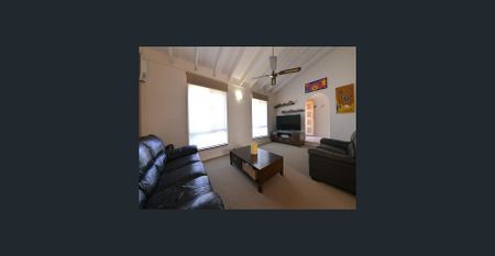 PERFECT FAMILY HOME - Photo 2