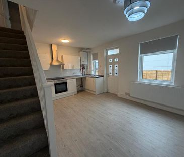 2 bedroom terraced house to rent - Photo 5