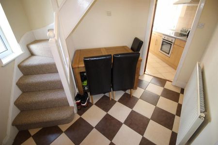 3 bedroom end of terrace house to rent - Photo 3