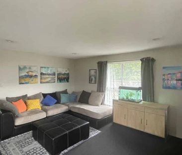 3 Bedroom, 1 Bathroom in Phillipstown - Photo 2