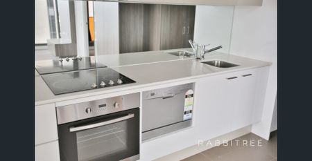 Stylish 2-Bedroom Apartment in the Heart of Melbourne - Unfurnished - Photo 2
