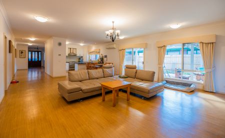 2/28 Golflinks Avenue, Oakleigh VIC 3166 - House For Rent | Domain - Photo 5