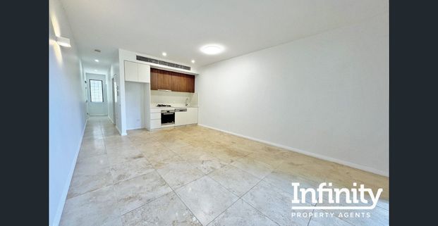 LUXURY ONE-BEDROOM LIVING IN THE HEART OF KENSINGTON - Photo 1