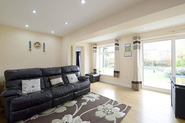 4 bedroom semi-detached house to rent - Photo 1