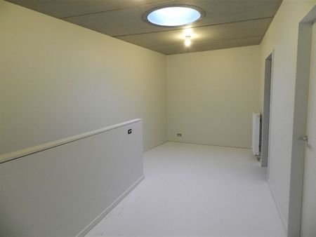 Exclusieve moderne woning met gemeenschappelijke binnentuin en ondergrondse autostaanplaats. - Photo 3