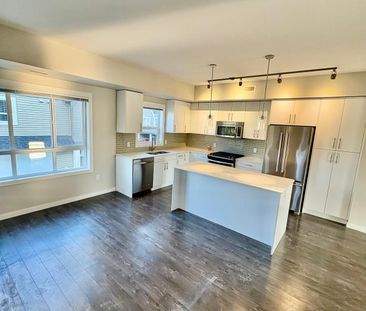 Beautiful Townhome @ "The Brighton" - Photo 4