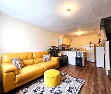 Shellfield Close, Staines-upon-Thames, Surrey, TW19 6BX - Photo 1