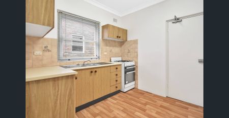 1BR Apartment in Boutique Art Deco Block - Photo 2