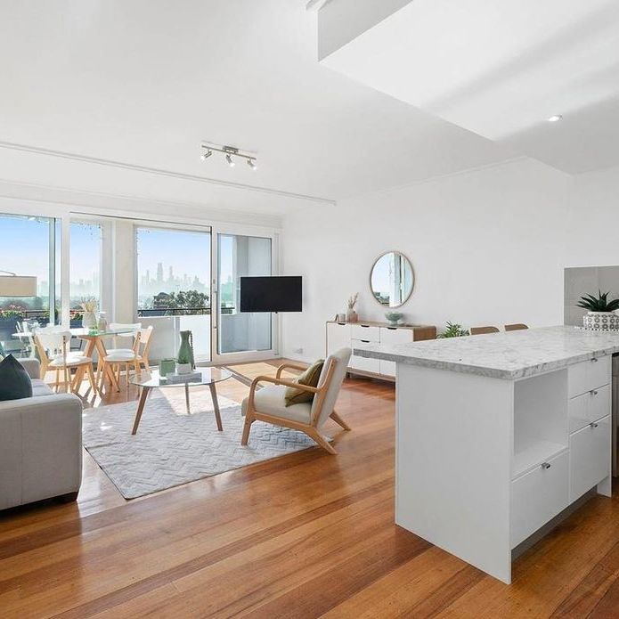 Modern Apartment in the Heart of St Kilda *Open for Inspection Saturday 16th November 9am - 9:15am* - Photo 1