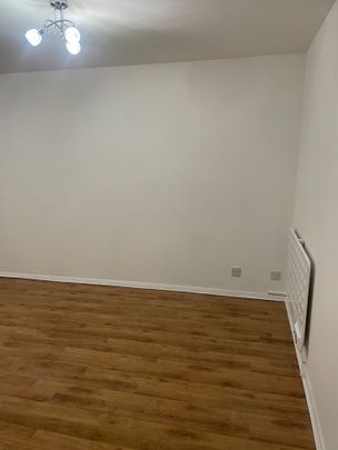 2 Bed Flat, Greenslade Road, IG11 - Photo 1