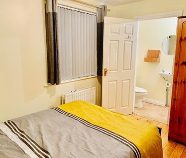 Donegall Road, Ensuite Room 2, BT125NB, Belfast - Photo 3