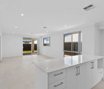 Modern Coastal Family Home with Side Access - Photo 4