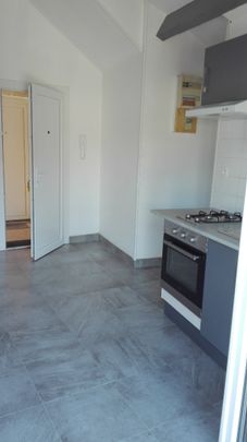 Studio entièrement rénové avec balcon et parking - Photo 1