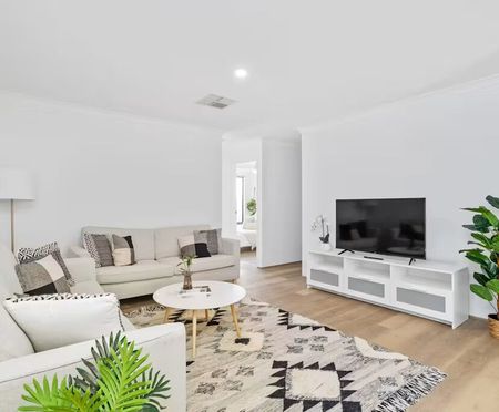 Rockingham - Photo 3