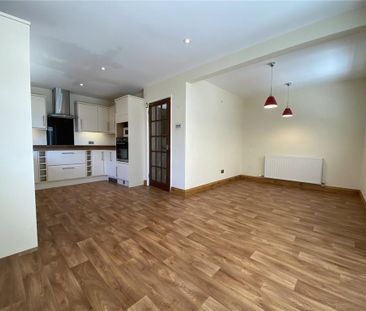 4 bedroom detached house to rent - Photo 5