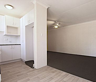 2 Bedroom Unit in Ambervale &excl;&excl;&excl; - Photo 3