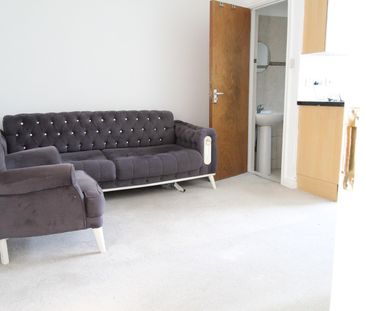 1 Bed Flat, Norfolk Road, IG3 - Photo 1
