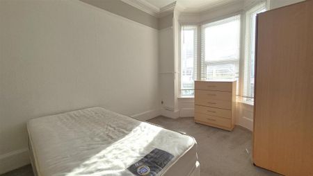 4 bedroom terraced house to rent - Photo 3