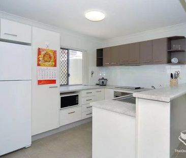 Double garaged 3 bedroom townhouse in Central Calamvale area - Photo 1