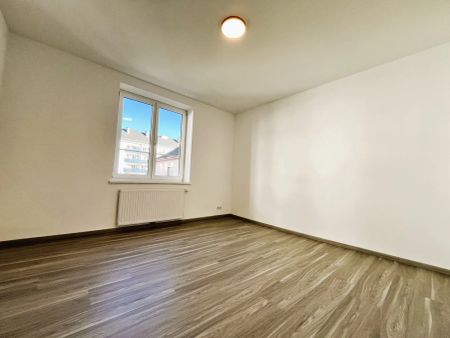 PERFEKT für 3er-WG: Neu sanierte, wunderschöne 3-Zimmer-Wohnung mit großem Balkon und eigenem Garten ab sofort zu mieten! - Photo 2