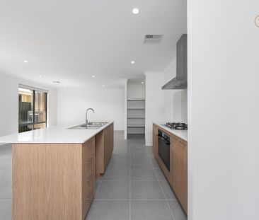 Walk to Coles @ $800 Per Week - Photo 1