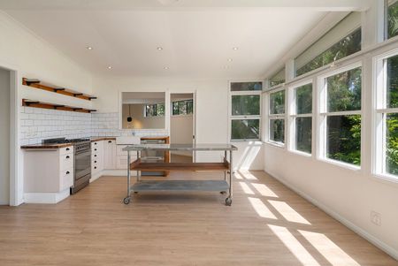 11 Suncrest Avenue, Newport - Photo 2