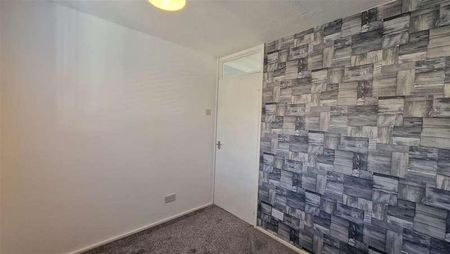 Wingfield Place, Winsford, CW7 - Photo 2