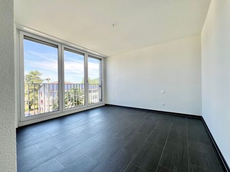 Appartement moderne de 2,5 pièces avec loggia - Photo 2