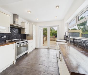 3 bedroom Semi-detached house to rent - Photo 6