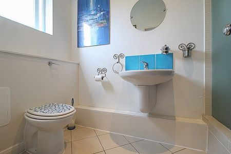 2 Bed Flat, Queens Road, SW19 - Photo 5