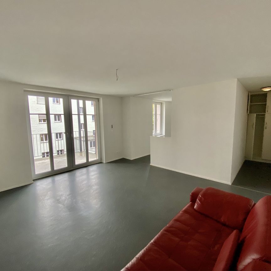 moderne, helle 1 1/2 Zi. Wohnung mit grossem Balkon Südseite 7.5 m2 - Photo 1