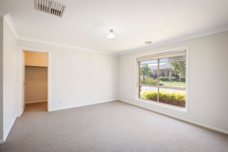Spacious 4-Bedroom Family Home in Sought-After Thurgoona Location!! - Photo 2