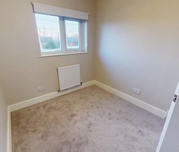 3 bedroom flat to rent - Photo 4