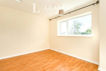 4 bedroom house to rent Como Place, Newcastle, ST5 - Photo 4