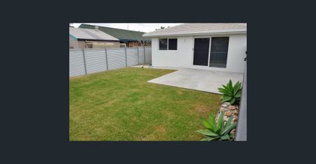 2 Bedroom Renovated Mooloolaba Unit - Photo 4