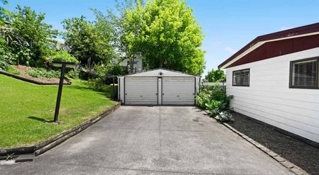 Freshly Renovated Three Bedroom in Dinsdale - Photo 2