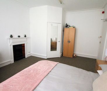 Room 4 - Photo 4