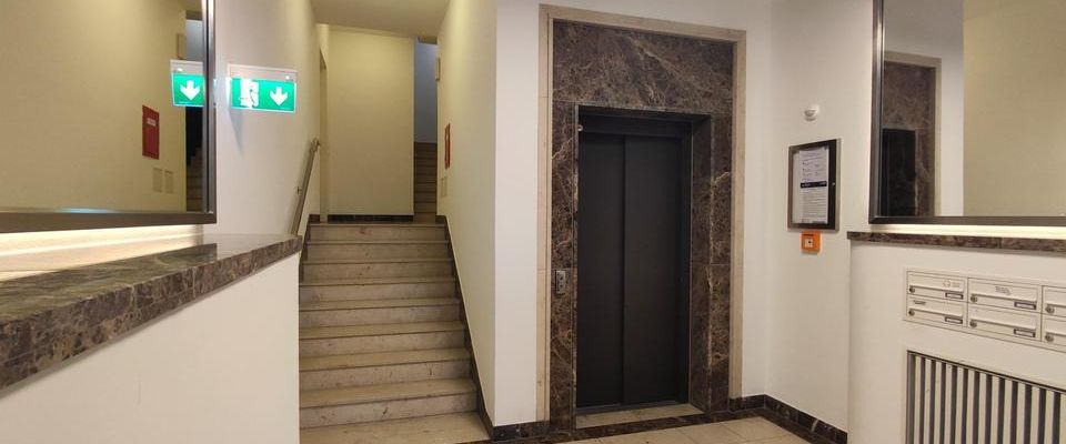 Seitenstraße Kurfürstendamm: wunderbare Wohnung - Photo 1