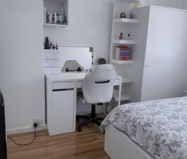 4 bedroom end of terrace house to rent - Photo 3