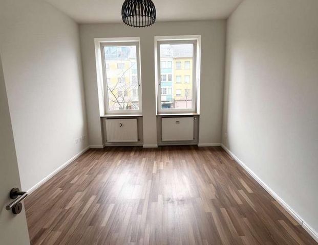 Moderne 2-Zimmer-Wohnung mit Einbauküche in zentraler Lage - Foto 1