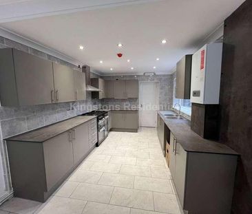 Modern Bedroom Property In Angus Street, CF24 - Photo 3