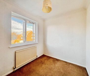 Bradleigh Avenue, Grays, RM17 - Photo 5