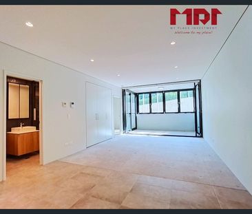 Large Lounge with Northern Aspect - Photo 2