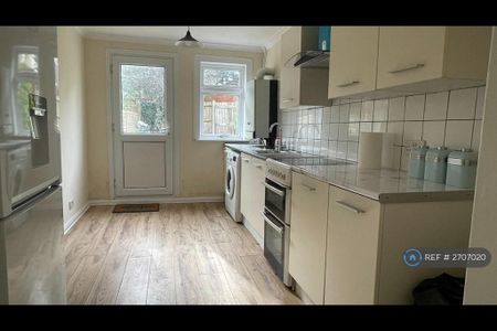 1 bedroom in a house share to rent - Photo 4